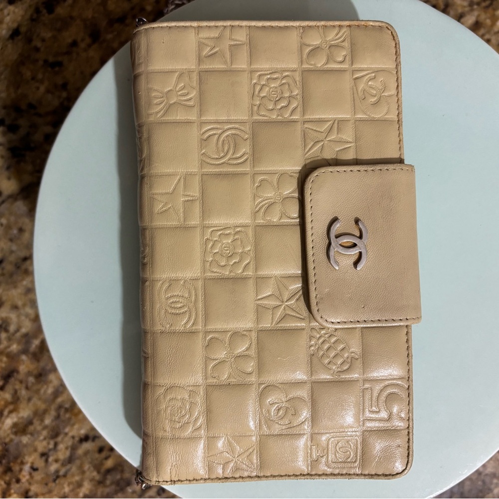 CHANEL icon Tan/Beige Wallet